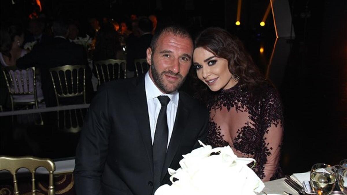 المطربة اللبنانية سيرين عبدالنور / جائزة أفضل أغنية مصورة  وهي "بحبك يا مهذب"، وتداول رواد مواقع التواصل الاجتماعي صورة للفنانة العالمية جنيفر لوبيز، التي ارتدت نفس اللباس الذي أطلت به عبدالنور.