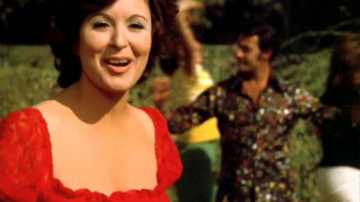 شكلت قضية موت الفنانة سعاد حسني غموض كبير لم يحل إلى الآن حيث قيل إنها انتحرت وقيل إنها قتلت.و بعد ثورة 25 يناير والقبض على صفوت الشريف طلبت شقيقتها اعادة فتح القضية متهمه صفوت الشريف رئيس مجلس الشورى الأسبق.