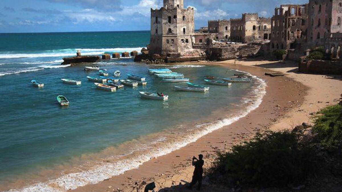 الصومال: جرّمت المحاكم الإسلامية حين سيطرت على مناطق بالدولة عام 2006 الإفطار جهرًا، وتصل العقوبة في بعض الأحيان إلى القتل.