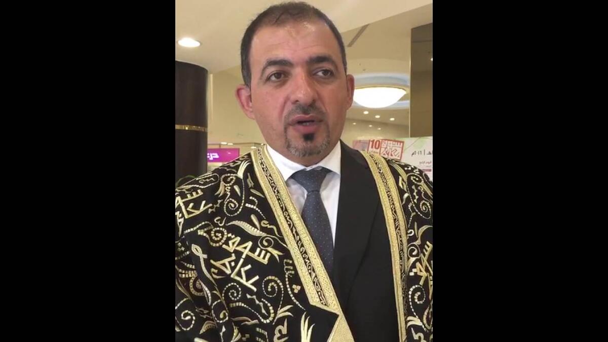 محمد محمود العزام/  سوق عكاظ:
الفائز بالمركز الأول في جائزة "شاعر عكاظ" في موسمها العاشر، وقع الاختيار على نص "نشيد الصعاليك" وهو من النصوص التي كتبها وأخذت منه وقتًا طويلاً، وهو نص تقليدي ولكن في بنائه وصوره حداثي.