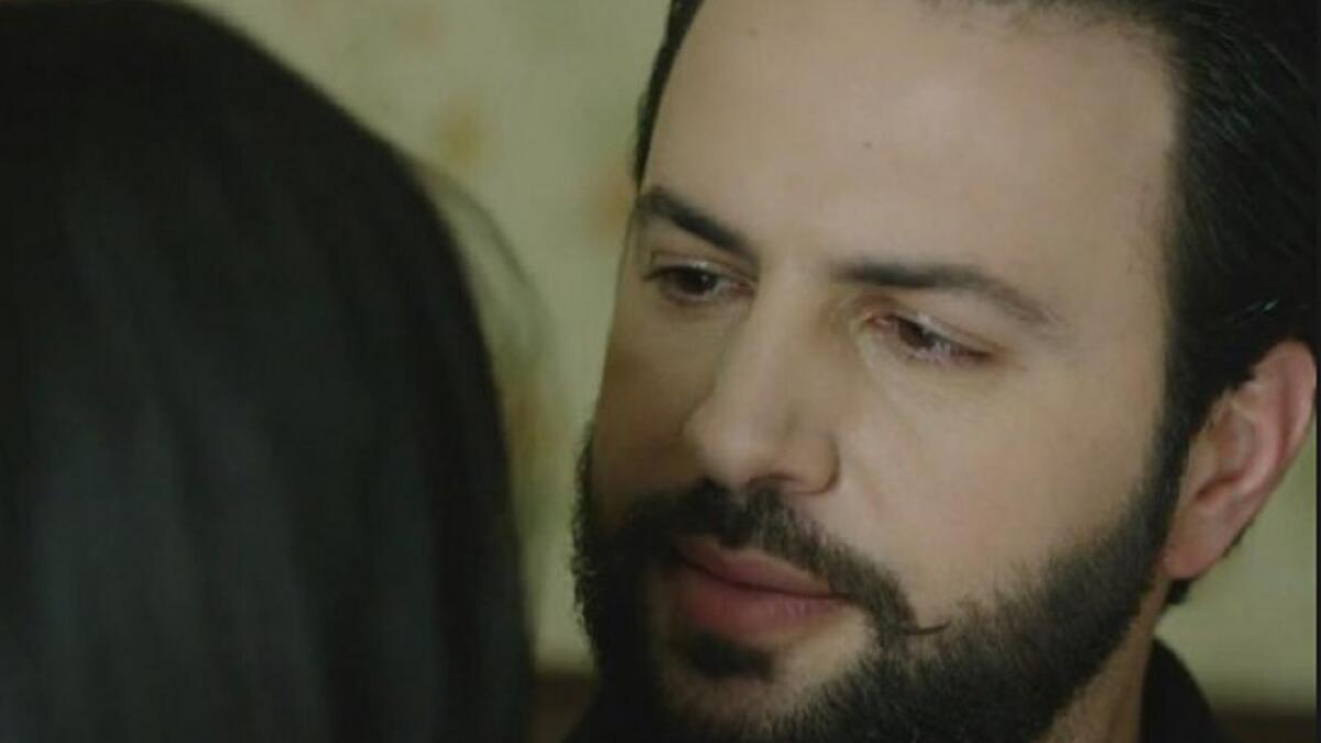 الفنان السوري تيم حسن من مواليد عام 1973. مطلق ويبحث عن عروس، ويشارك هذا العام مع الفنانة نادين نسيب نجيم في مسلسل"نص يوم".