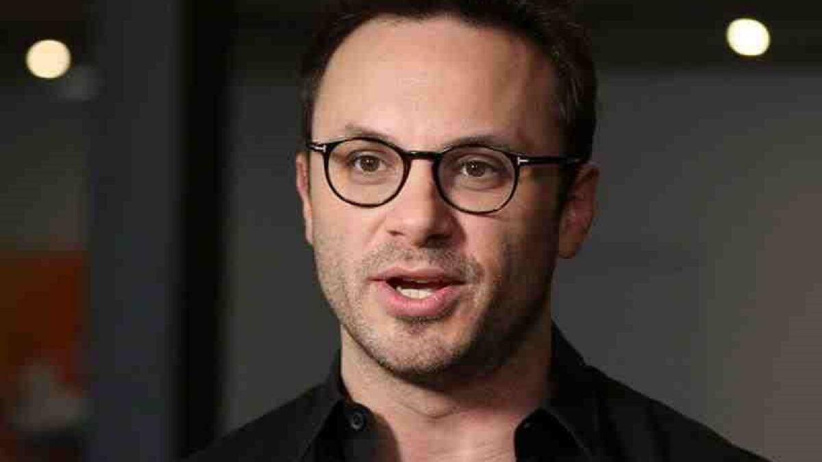 نجح القراصنة في اختراق حساب “بريندان إيريبى” الرئيس التنفيذي لشركة “أوكولوس”، على موقع التواصل الاجتماعي “تويتر”، كما حدث نفس الأمر مع “سبوتيفى دانيال إيك”، المدير التنفيذي لشركة ” أمريكا أون لاين”.