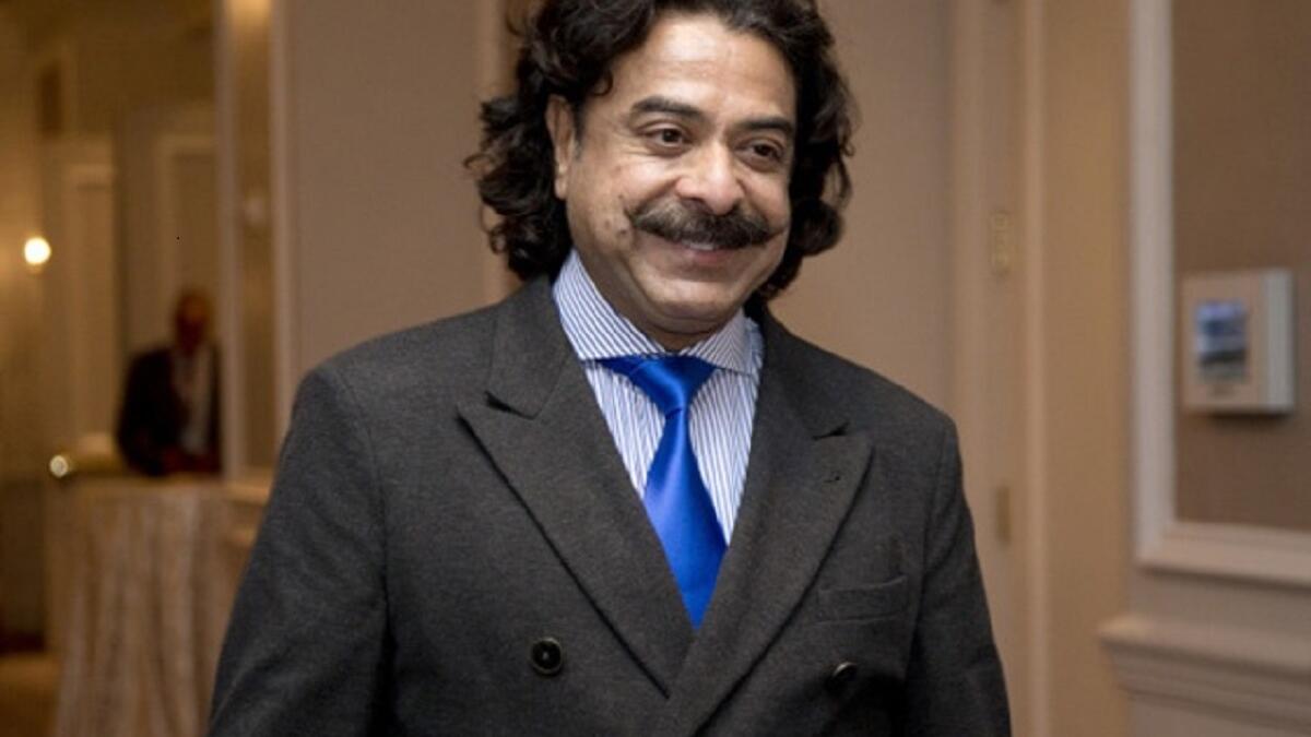 حلم أمريكا، الملياردير"شهيد خان "أمريكي مسلم يجسد الحلم الأمريكي،جاء من باكستان وأسس شركة لتجارة قطع غيار السيارات، وأصبح بعد ذلك مليارديراً،ويمتلك نادي فولهام الإنكليزي وشركة قطع السيارات ،وهو يحتل المرتبة الـ360 بين أغنياء العالم.