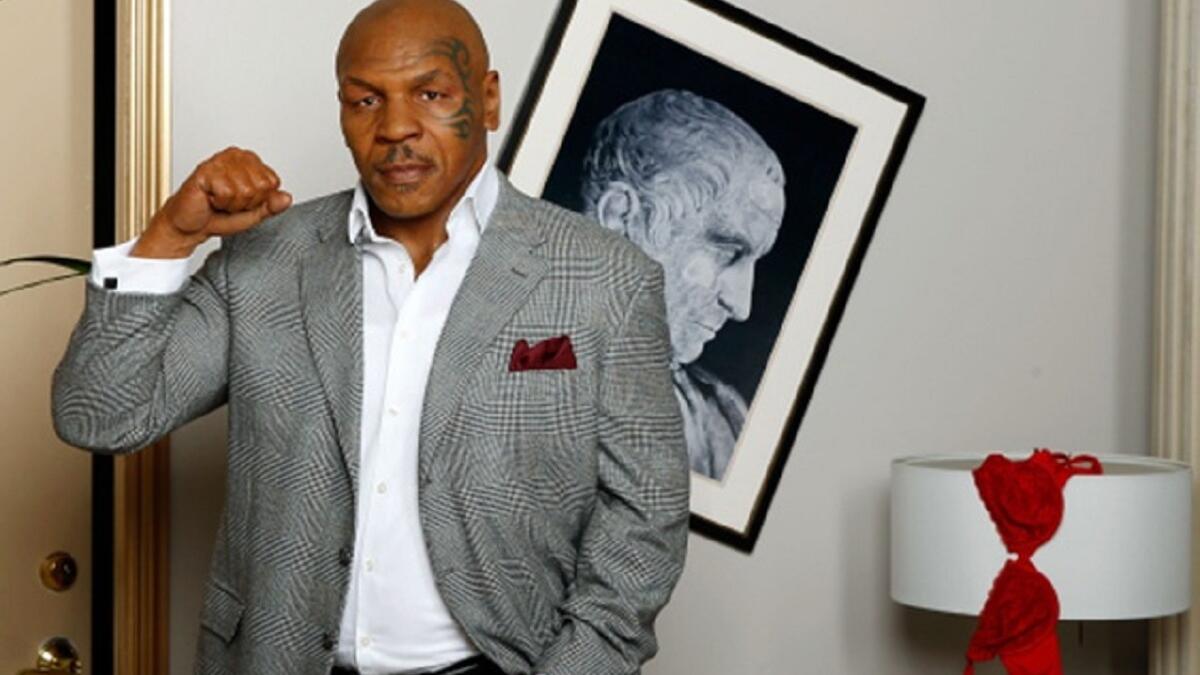 هناك العديد من المسلمون الذين برزوا في أمريكا ومنهم أبطال كرة السلة شاكيل أونيل وكريم عبدالجبار "أعظم لاعب كرة سلة بعد مايكل جوردان"، وحكيم أولاجوون، ولا ننسى الملاكم مايك تايسون الذي ضرب رقماً قياسياً بفوزه بـ3 ألقاب بطولية في الوزن الثقيل عن عمر يقل 20 عاماً