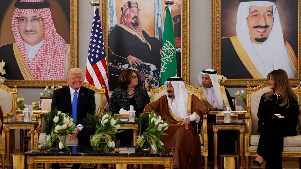 ماذا يقول المحللون؟ العلاقات الأمريكية السعودية توثقت تحت إدارة ترامب. وإنها تسعى إلى سحق أي معارضة من شأنها أن تضعف جبهة موحدة ضد النفوذ الإيراني في الشرق الأوسط، كما تمارس الدولتان ضغوطاً على قطر لإنهاء دعمها للحركات الإسلامية