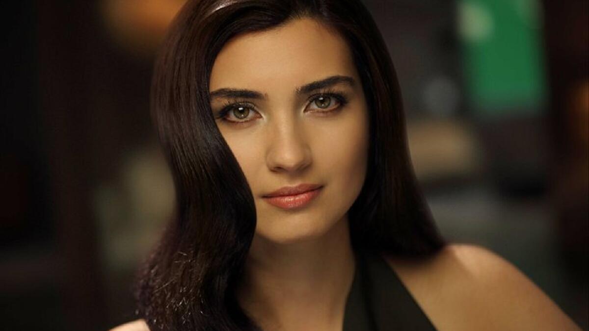 توبا بيوكستون (34 عاما)استطاعت الممثلة الحسناء اثبات شخصيتها في جميع الادوار التي قامت بها في المسلسلات منها  لميس في "سنوات الضياع" و"بائعة الورد". وقامت  منظمة اليونسيف باخيار  بيوكستون كـ"سفيرة للنوايا الحسنة لحقوق الأطفال" بالاضافة لكونها ام لطفلتين.