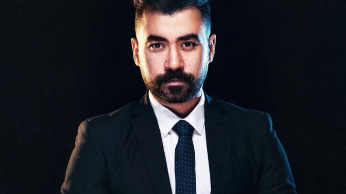 توني ماهر- قد يكون وجه الفنان الشاب توني ماهر مألوف للجميع بسبب مشاركاته العديدة في الإعلانات التلفزيوينة إلا أنه استطاع ان يُقدم نفسه كممثل موهوب هذا الموسم من خلال تجسيده لدور "كاريكا" شقيق هاني سلامة في فوق السحاب و"هشام" شقيق ياسر جلال في "رحيم"