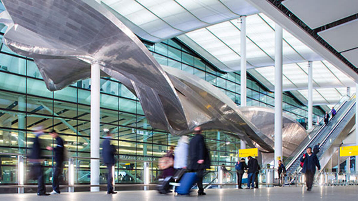 المرتبة الثامنة: يضم مطار لندن هيثرو في المملكة المتحدة أفضل مبنى للمسافرين في العالم (المحطة T2)