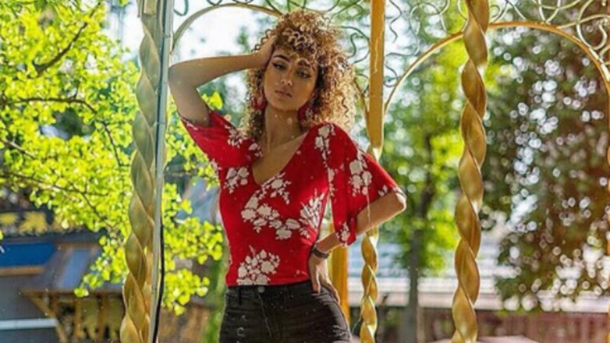 Sara who is an Instagram starlet already and known as Myriam Fares look alike for her curly iconic hair