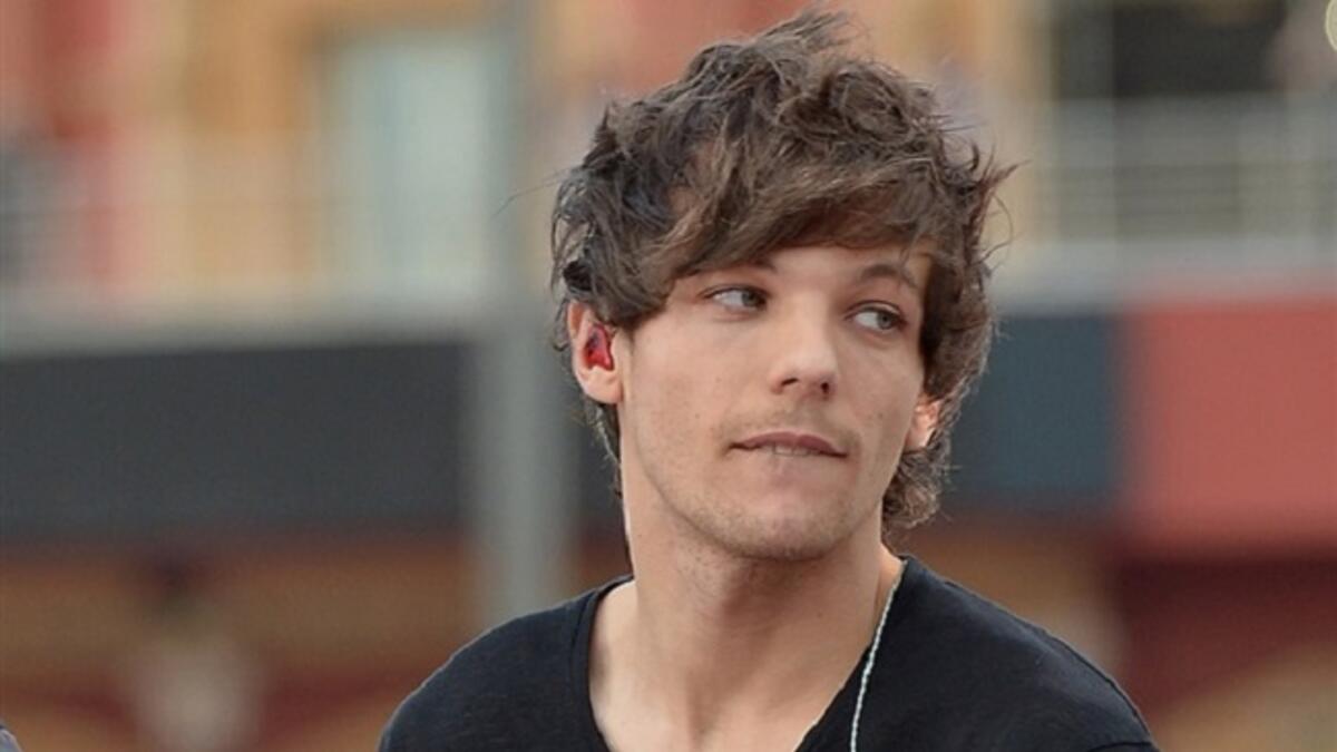 المغني ولاعب كرة قدم لويس توملينسون، عضو في الفرقة الإنجليزية العالمية ون دايركشن، حصل على 1,047,075 لايك و 12.7 مليون متابع.