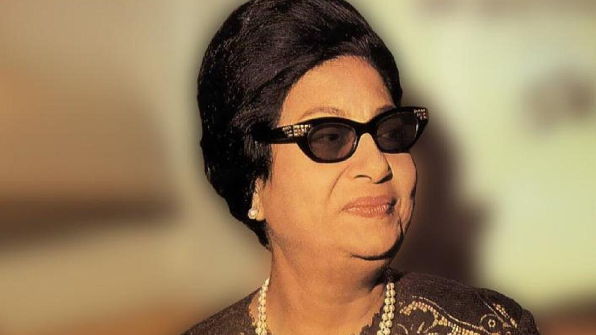 "كيف بدأت؟" سمعت أباها يُعلم أخاها خالدًا الغناء، قبل اصطحابه للحفلات، فكانت تتعلم بصمت فحين سمعها انبهر من قوة نبرتها، فطلب منها أن تنضم معه إلى دروس الغناء، لتغني معه هي الأخرى.