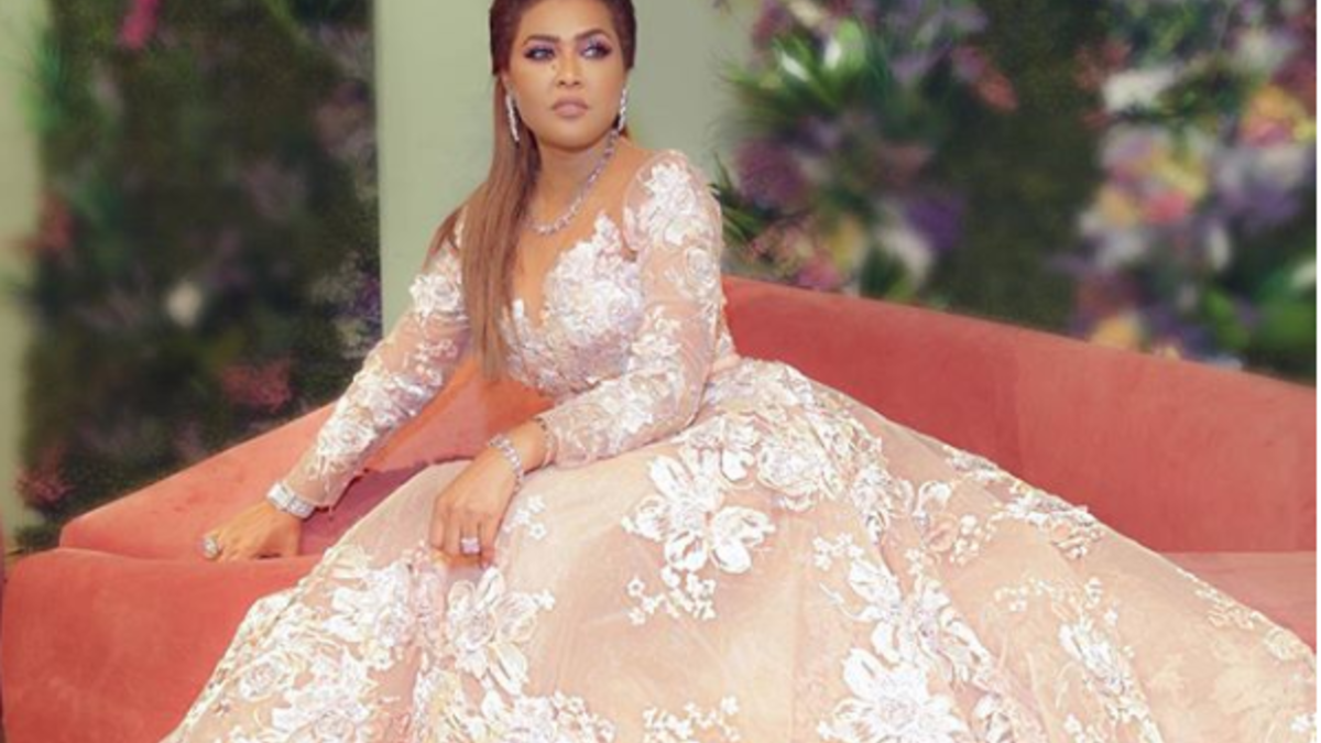 الفنانة السعودية وعد رحبت بقرار بدء سريان قرار قيادة المرأة للسيارة في السعودية ونشرت فيديو لها وهي تقوم بالتصفيق ابتهاجًا لقيادتها السيارة في مدينة الرياض عقب حضورها حفل الفنانة الكويتية نوال.