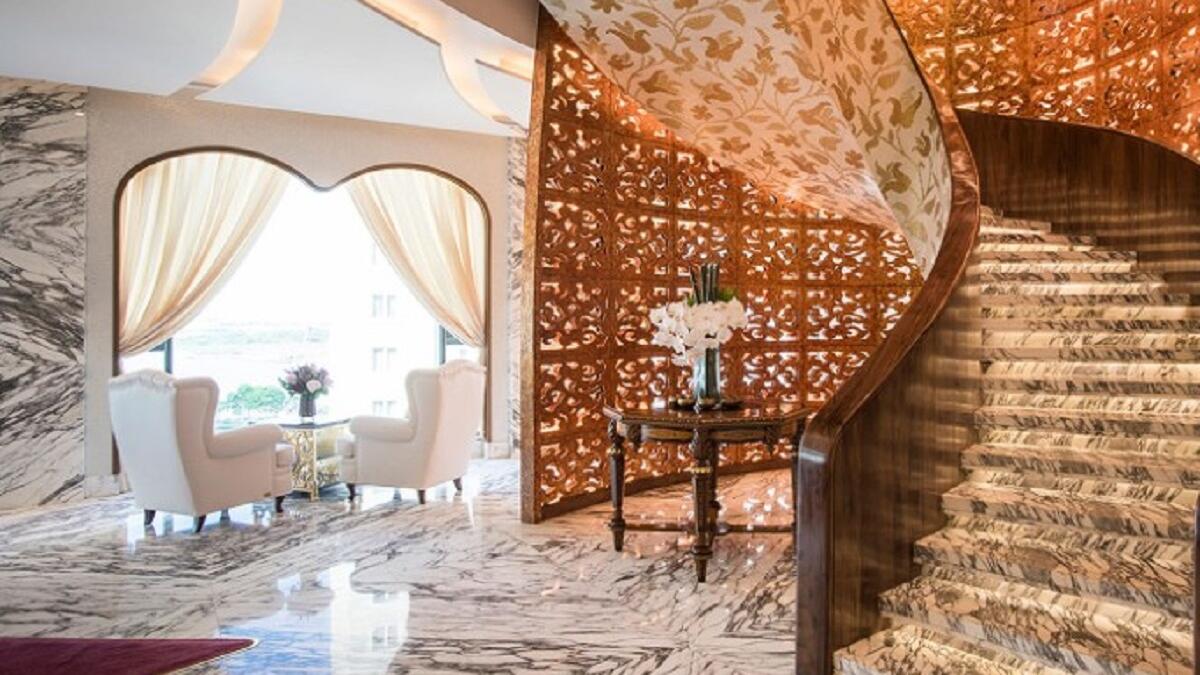 منتجع صحي في Reverie سايغون (مدينة هو تشي منه، فيتنام)، تشمل العلاجات في هذا المنتجع التدليك على ضوء الشموع، والعلاجات المحلية التي اثبتت فعاليتها.