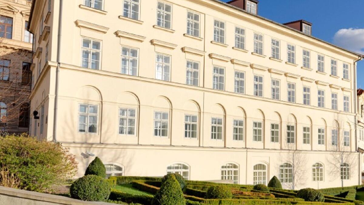 Bohemia سبا في فندق فور سيزونز براغ (براغ، جمهورية التشيك)، يقع في مبنى تاريخي كلاسيكي حديث وهو يقدم علاجات مستوحاة من العلاجات التشيكية والمجرية التقليدية.