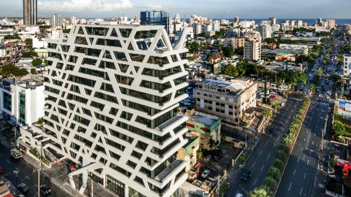 مدينة سانتو دومينغو في جمهورية الدومينيكان، وتمتاز بمناخها الذي يعد سببًا لتوجه الكثيرين من السياح إلى المدينة لقضاء فترة عطلتهم.