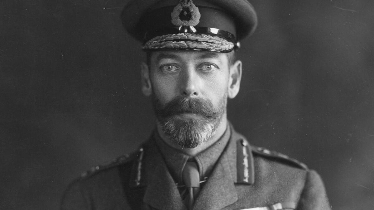 وينص المرسوم على أنّ ابن الحفيد الأكبر (جورج) للحفيد الأكبر (ويليام) للابن الحي الأكبر (تشارلز) للعاهل (إليزابيث) يحصل على الكرامة الفخرية بلقب الأمير أو الأميرة قبل اسمه، وباقي أبناء الأحفاد يحصلون على لقب اللورد أو الليدي.