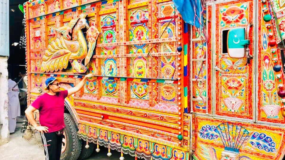 Truck art in Pakistan  (Shutterstock)