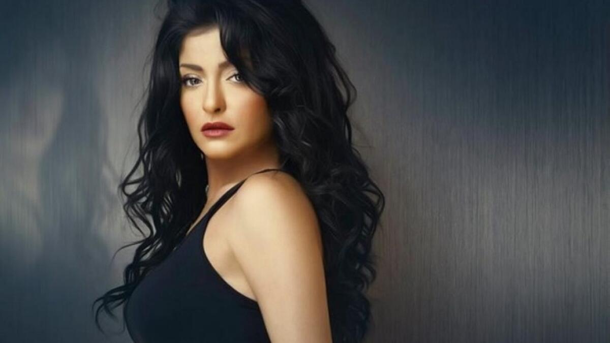 روت الفنانة المصرية علا غانم تفاصيل حياتها الزوجية مع زوجها الثاني، والذي دامت حياتها معه 7 شهور فقط تعرضت خلالها للضرب، حتى وصل الأمر إلى أنها وجدته مع امرأة أخرى في غرفة نومها وعلى سريرها.