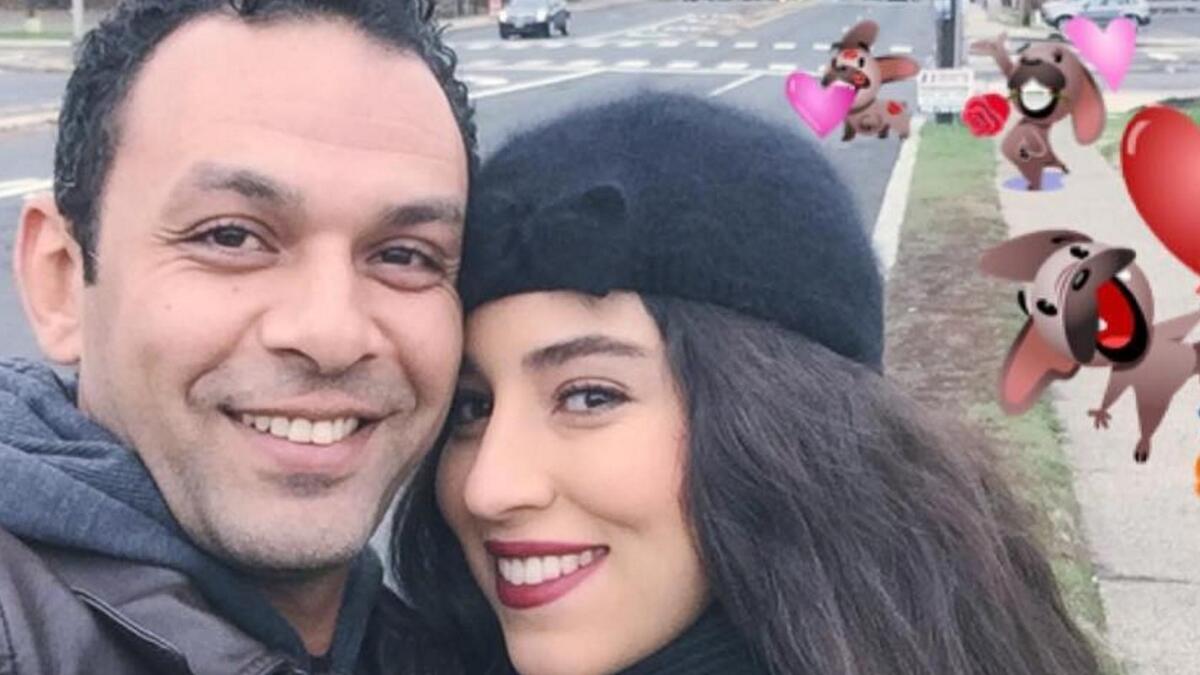 الممثلة المصرية آيتن عامر: اتبعت نفس الأسلوب، ولم تكشف عن حملها الا بعد ولادة طفلها بأسابيع حيث فاجأت الجميع بإعلانها عن ولادتها لطفل أسمته "يوسف" من زوجها مدير التصوير محمد عز العرب.