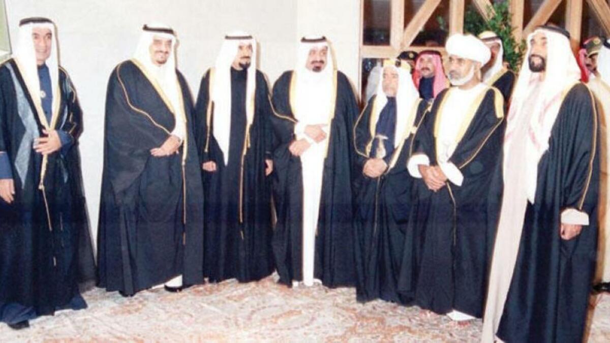 وعقدت الدورة الـ14 للمجلس الأعلى لدول مجلس التعاون بالسعودية في الفترة من 20 ـ 22 ديسمبر 1993م، تلبية لدعوة من الملك فهد آل سعود، تمت خلالها التوصية بشأن معاملة مواطنـي دول المجلس العاملين في القطاع الأهلي معاملة مواطني الدولة العضو.