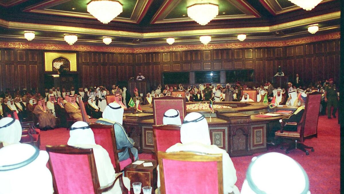 وفي الفترة من 27 ـ 29 نوفمبر 1999م عقدت الدورة العشرين للمجلس الأعلى لمجلس التعاون الخليجي في الرياض، وتم خلالها التأكيد على أن المجلس لم يكن في حقيقته إلا تجسيدًا للأخوة العربية وللتضامن الإسلامي.