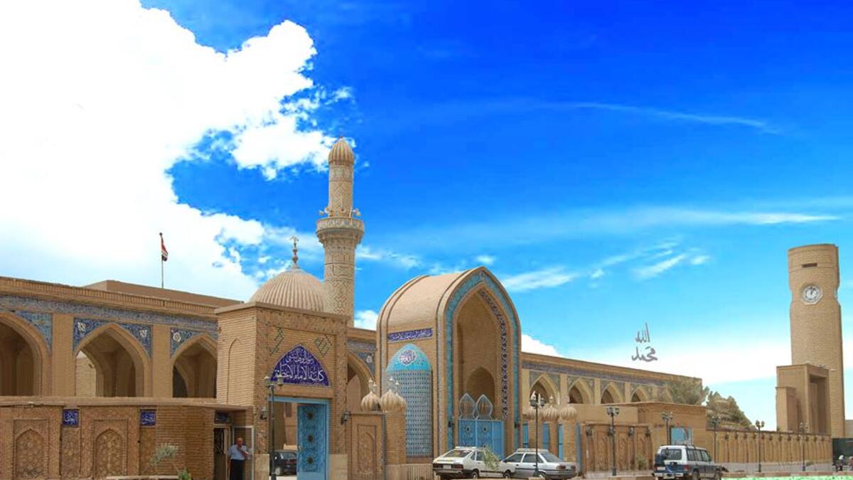 حاصل على درجة البكالوريس في الشريعة الإسلامية من كلية الإمام الأعظم في الموصل.