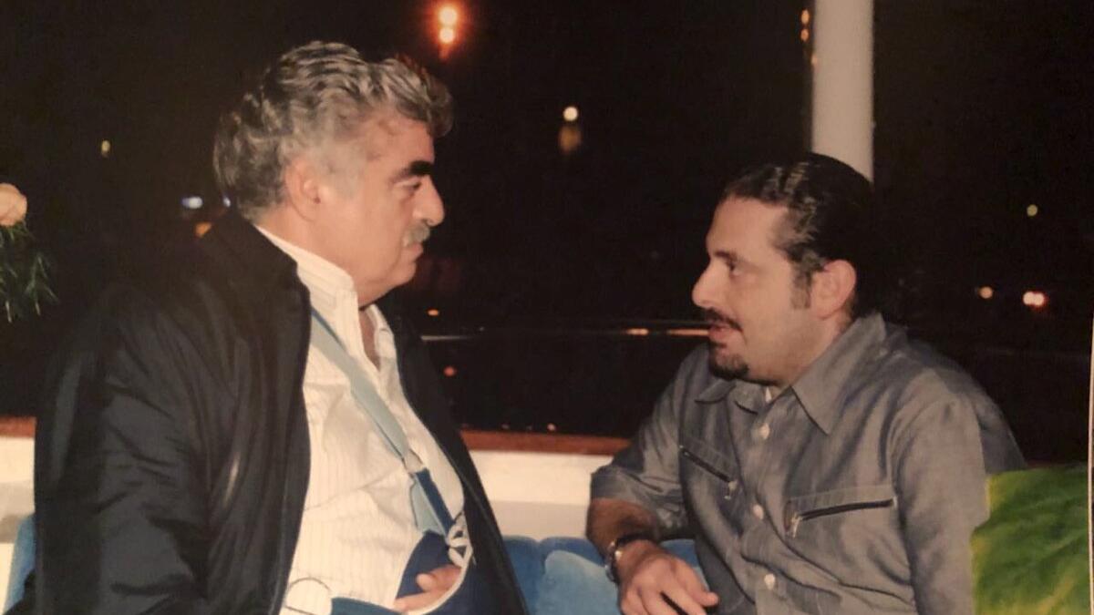 تسببت أزمة "شهود الزور" في قضية اغتيال رفيق الحريري، من قبل بعض الأحزاب ومنها حزب الله وحركة أمل والتيار الوطني الحر، قدم 11 وزيرًا استقالته من حكومته  لتعتبر مستقيلة بعد سقوط النصاب عنها.