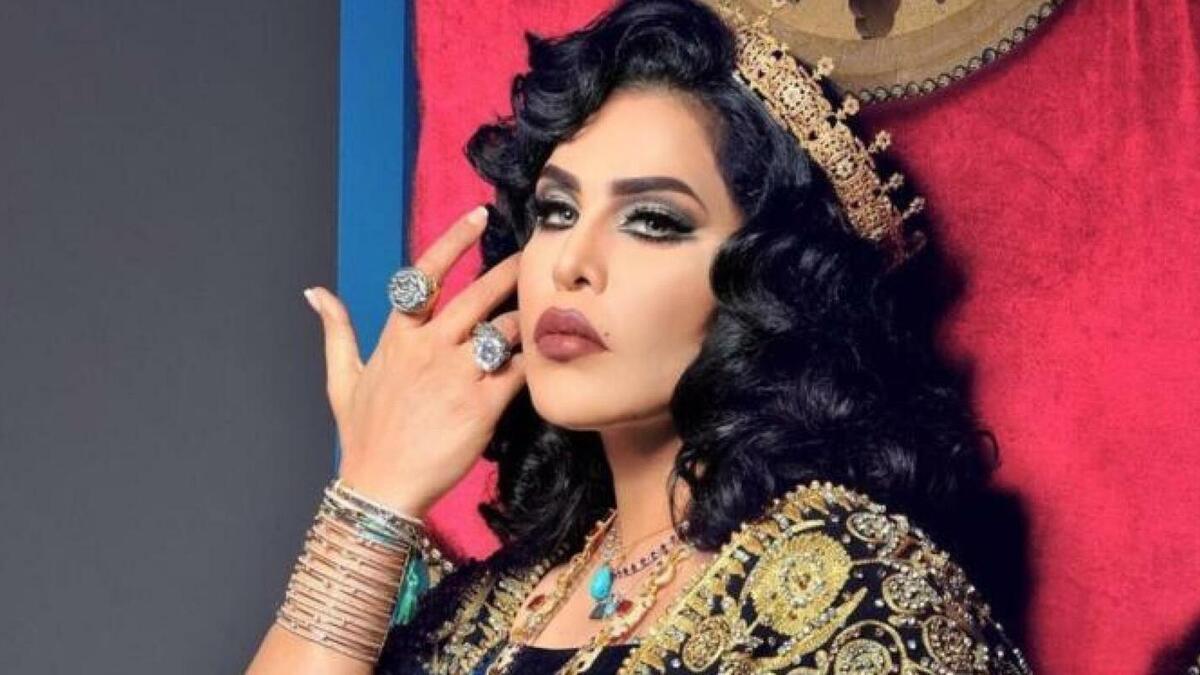 الفنانة أحلام دائمًا ما تواجه اتهامات بالغرور، خاصة مع تصريحها بأنها الأهم وأنها أفضل مطربة، وردها على أي انتقاد لها بأن من ينتقدها "مقهور من الملكة" على حد قولها.