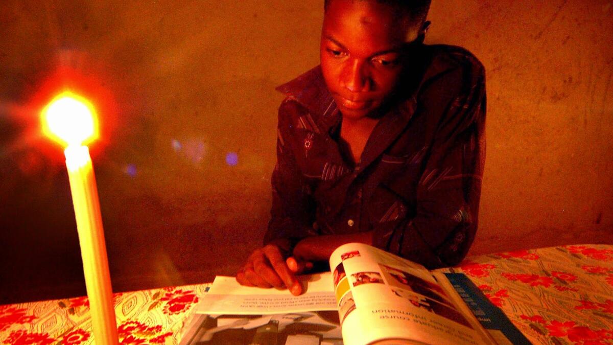 في 2019: يهدف مشروع AFDB للطاقة الشمسية في إفريقيا إلى توصيل الكهرباء الى 90 مليون شخص لأول مرة.