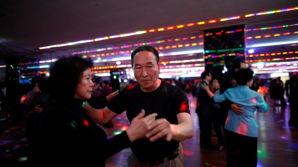 في 2019: بدأت كوريا الجنوبية تنظيم حفلات "ديسكو نهارية" للأشخاص الذين تزيد أعمارهم عن 65 عامًا لمعالجة الشعور بالوحدة.