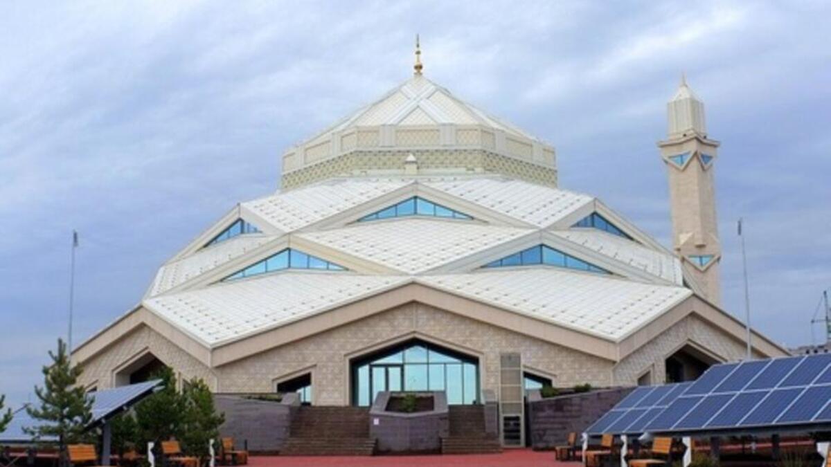 مسجد زهرة الله  الموقع: أستانا-كازاخستان المعماري: Sagyndyk Dzhambulatov السنة: 2012 مساحة الموقع: 22480 م2