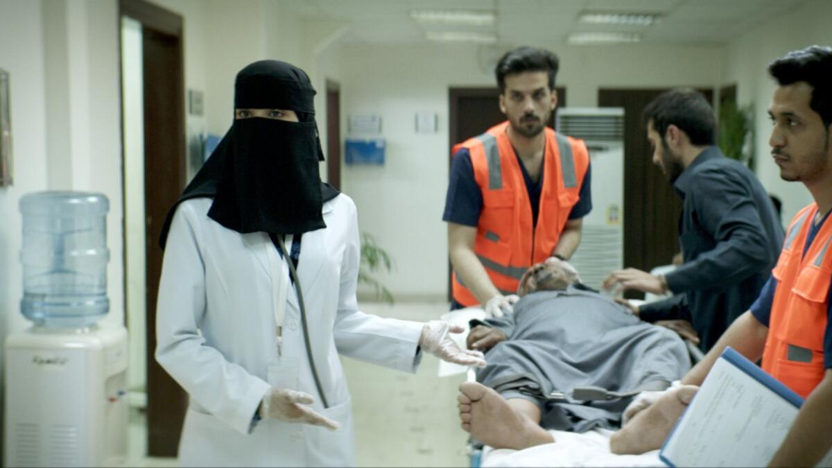 يتناول قصة طبيبة سعودية شابة تسعى لتغيير نمط التفكير المتحفظ في مجتمعها، ويحاول استعراض العقبات التي تواجه امرأة تترشح لمنصب محلي بسبب التمييز على أساس الجنس.