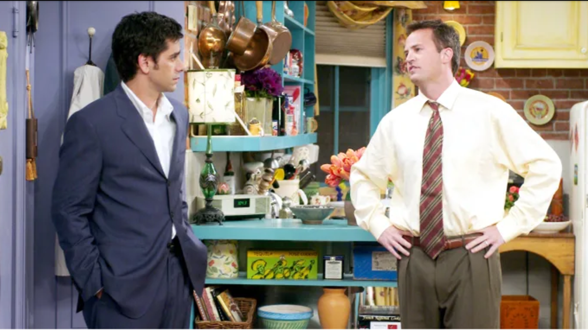 جون ستاموس: لعب دور (زاك) في الموسم التاسع، زميل (تشاندلر) في العمل حيث يدعوه للعشاء باعتباره المتبرع المحتمل للحيوانات المنوية، في البداية تعتقد (مونيكا) أن فكرته غير مجدية، ولكن في غضون 10 ثوانٍ تقتنتع وتبدأ بطرح الأسئلة المضحكة: (هل لديك تاريخ عائلي للمرض العقلي؟)