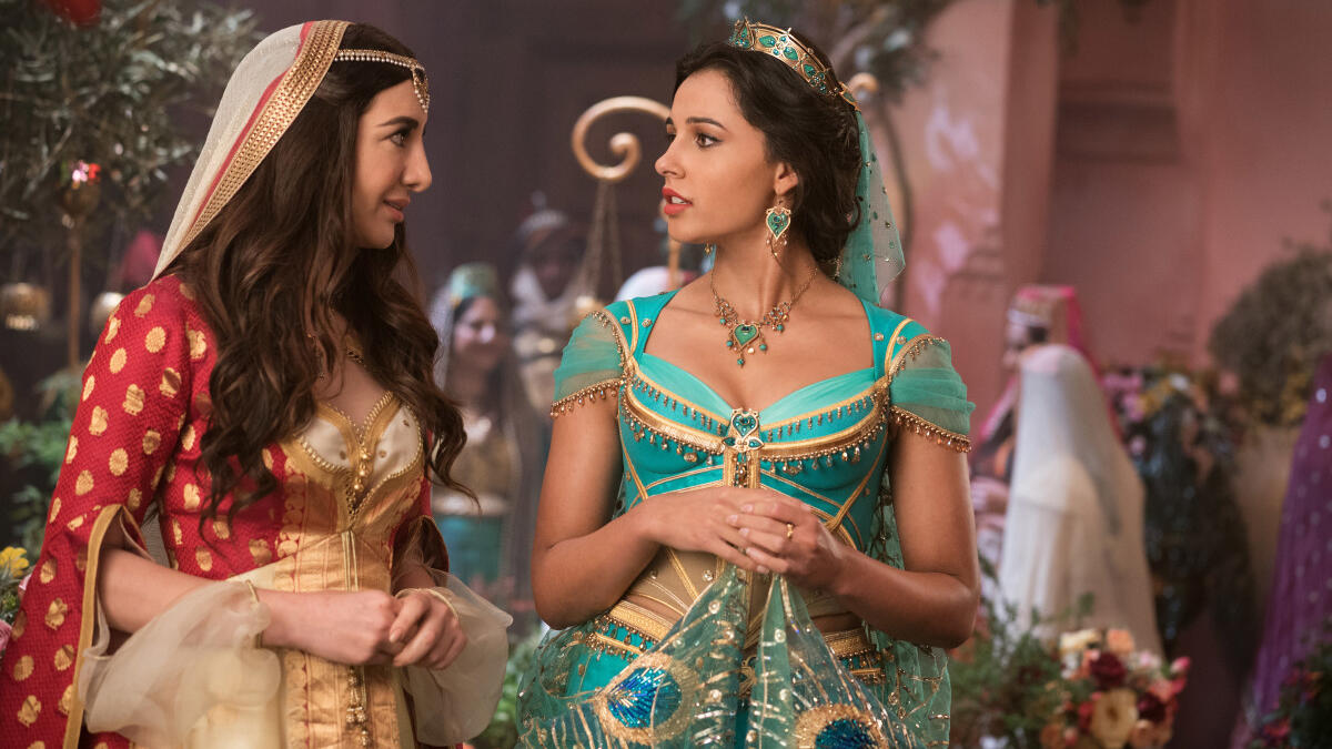 ياسمين ليست الشخصية الأنثوية الوحيدة: في النسخة الكرتونية لم نشاهد فتاة سوى ياسمين، أما في النسخة الواقعية ظهرت شخصية (داليا) والتي تقدمها الممثلة "نسيم بيدراد" وهي مساعدة وصديقة ياسمين.