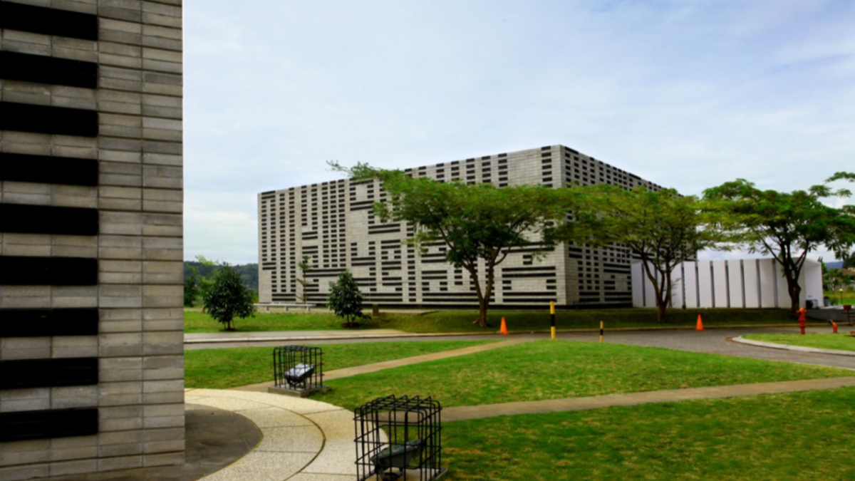 مسجد الاسرياد  الموقع: وسط جافا-اندونيسيا المعماري: Urbane Indonesia’s السنه: 2010 المساحة: 8000 م2