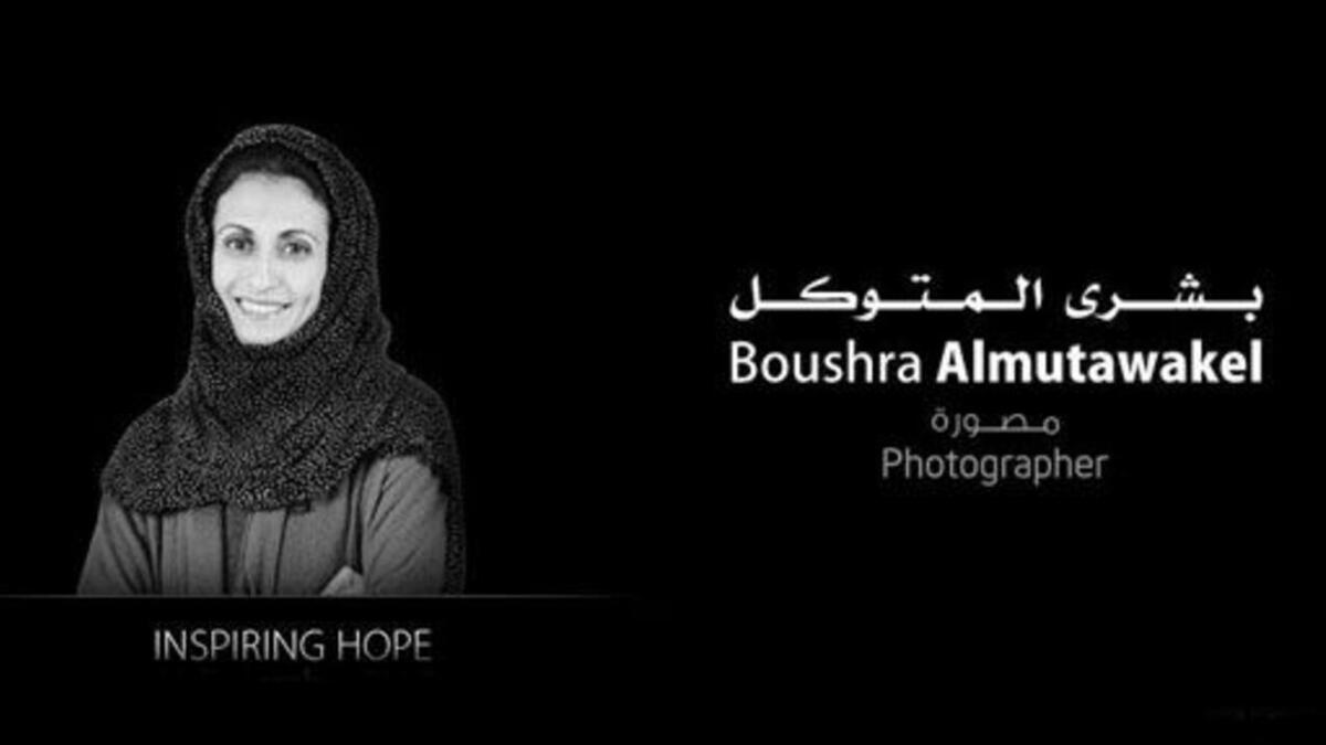 أصبحت  المصوّرة والناشطة بشرى المتوكل أول مصورة محترفة في اليمن تعرض أعمالها في المتحف البريطاني في لندن.