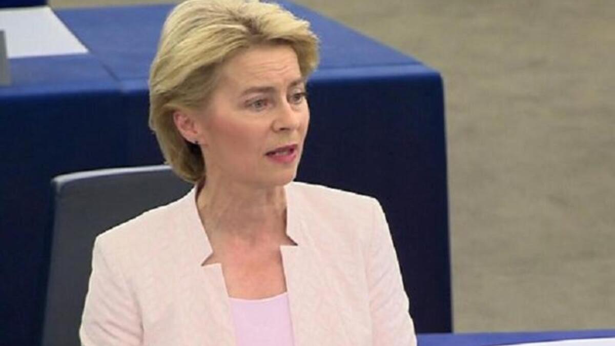 تم تعيين أورسولا فون دير لين رئيسة للمفوضية الأوروبية، الفرع التنفيذي للاتحاد الأوروبي، في يوليو 2019. وهي أول امرأة تعمل في هذا المنصب ، وهي المسؤولة عن التشريعات التي تؤثر على أكثر من 700 مليون أوروبي. من عام 2005 حتى عام 2019 ، عملت فون دير لين في حكومة أنجيلا ميركل - وهي أطول ولاية لأي عضو في مجلس الوزراء. طوال السنوات الست الأخيرة من عملها في مجلس الوزراء ، كانت وزيرة دفاع ألمانيا. تحت von der Leyen ، تتألف اللجنة الآن من 11 مفوضة و 15 من الذكور.