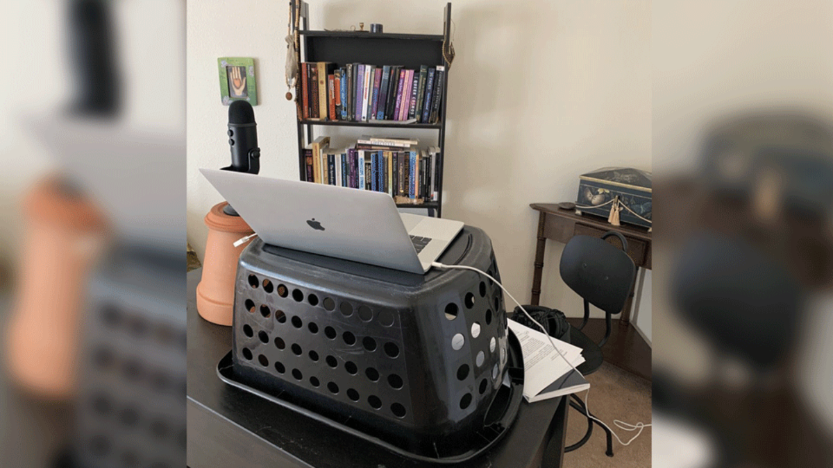 مكتب "استغل أغراضك المنزلية"