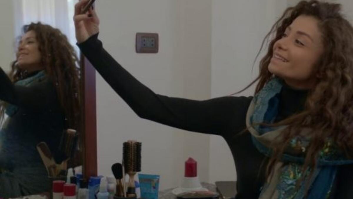 استطاعت الفنانة الشابة لين غرة تقديم شخصية روان ابنة سراب "كاريس بشار" في مسلسل "مسافة آمان" بطريقة مميزة ومقنعة لفتت الأنظار اليها