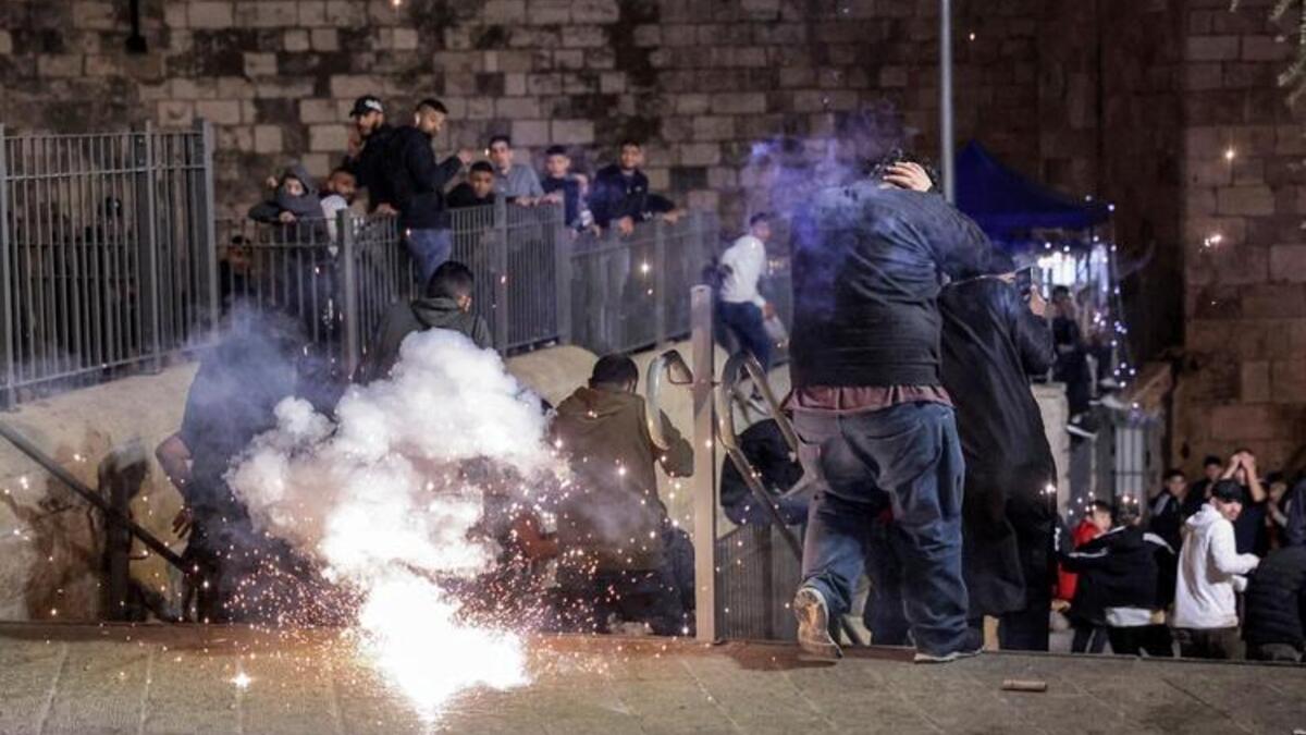 Israeli Police Beat, Arrest Palestinian Protesters in Jerusalem