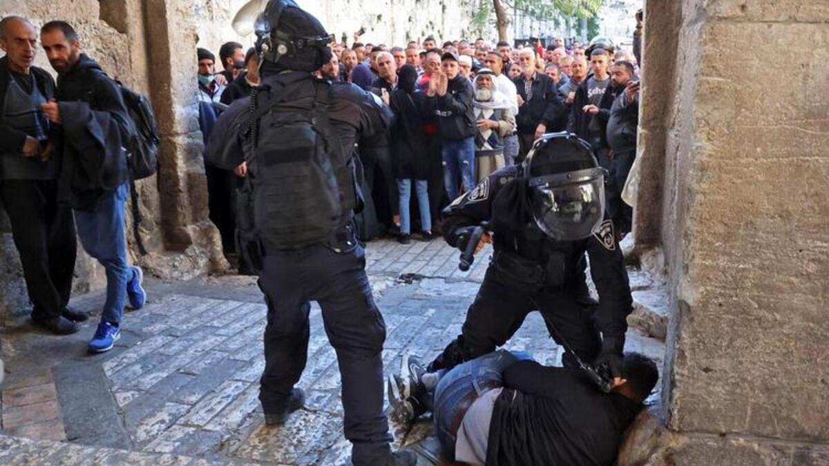 Palestinian Protesters Confront Israeli Police During Ramadan