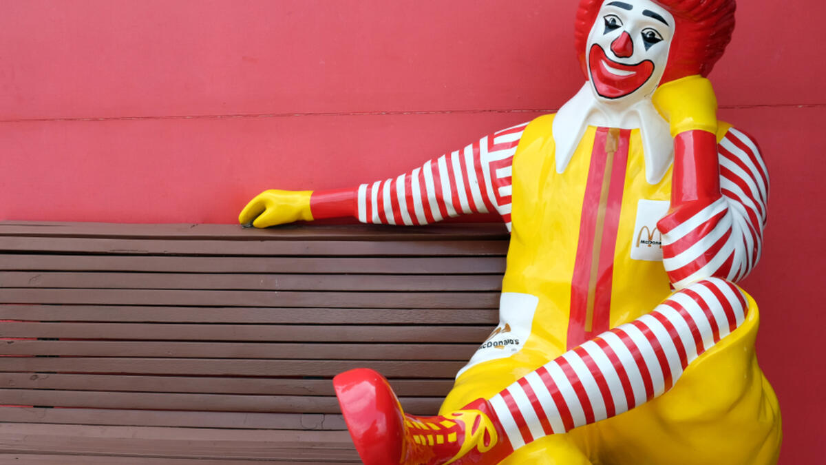 10. ماكدونالدز: احتلت إمبراطورية الوجبات السريعة المرتبة العاشرة بقيمة علامة  تجارية بلغت 43.8 مليار دولار.