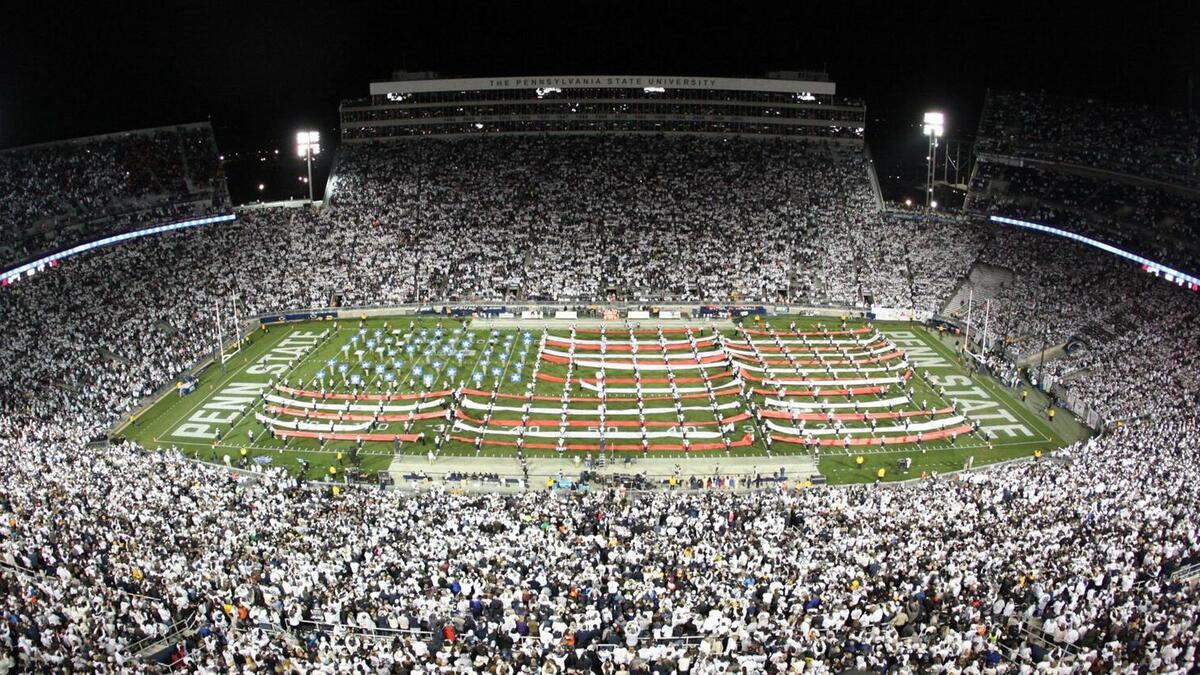 3- ملعب بيفر في بنسيلفانيا بالولايات المتحدة وسعته 106.572 متفرجاً