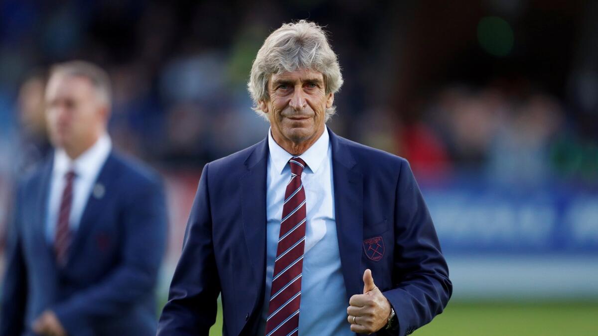 4- التشيلي مانويل بيليغريني: أنفق 1.1 مليار يورو على 82 لاعباً