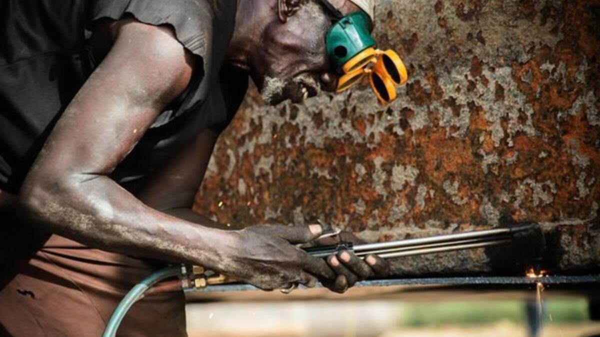 Sudanese working hard as people celebrate Labor Day. (Twitter/ @SudaneseCulture)