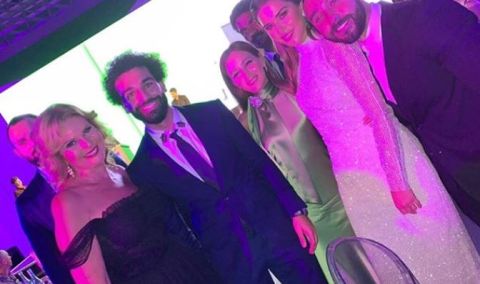 فنانات مصر ينتهزن الفرصة لالتقاط الصور مع رجل العام 2019 نجم ليفربول محمد صلاح (صور)