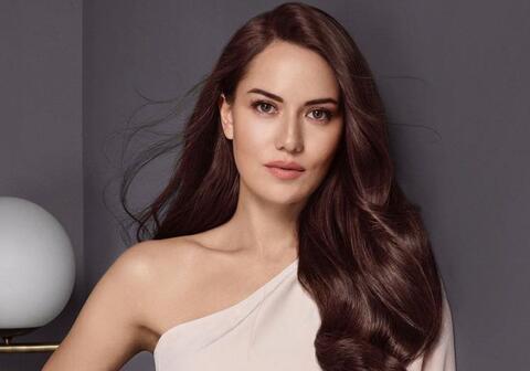 فهرية أفجين ترقص بجنون خلال حفل زفاف صديقتها.. فأين زوجها بوراك أوزجفيت عنها؟