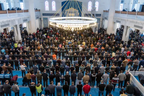 UAE: Friday Prayers in Mosques Start Dec. 4 After 8 Months Gap