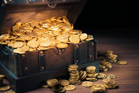 Amateur Treasure Hunter Unearths 1,800-year-Old Gold Roman Signet Ring