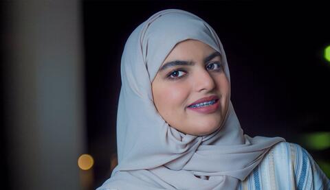 أمل الشهراني ترد بوقاحة على معجبة تنتقد إقامتها مع رجل دون زواج.. 